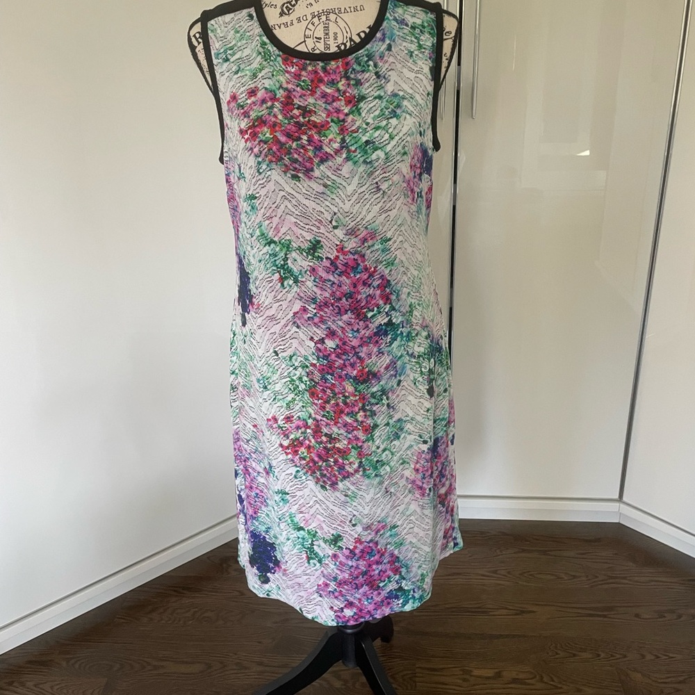 A comfy and cute dress with a back opening, size 10